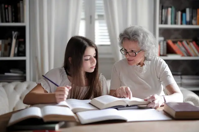 10 Must-Read US College Essay Articles for International Students